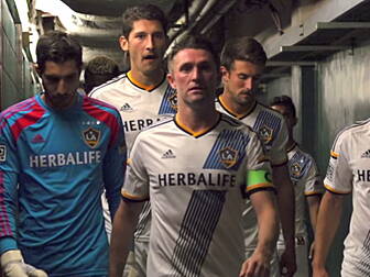 VIDEO: Robbie Keane tries his...